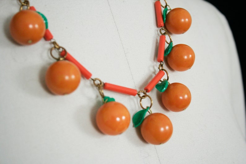 Vintage 1940's Bakelite Necklace Orange Bakelite Fruit Celluloid Green Leaves Dangle Statement Novelty Collectible Jewelry Rare image 9