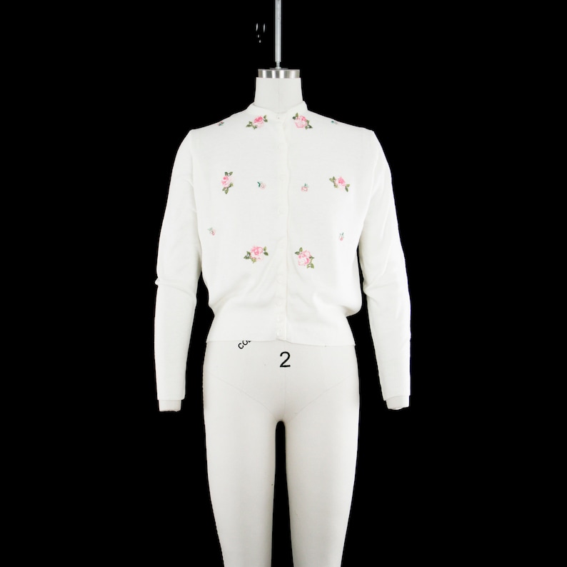 White Roses Scoop Neck Vintage 1950s Floral Applique /& Rhinestone Cardigan Acrylic Large Button Up Long Sleeve Pink
