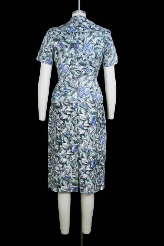 Vintage 1950s Blue Rose Print Suit - V Neck - Jac… - image 3