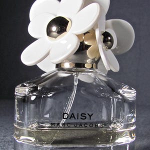 VINTAGE Daisy Perfume for Women by Marc Jacobs Eau De Toilette Spray 1.7oz/50ml