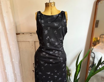 L-robe asymétrique dos nu à paillettes florales noires vintage des années 1990 | Punaise de la mode