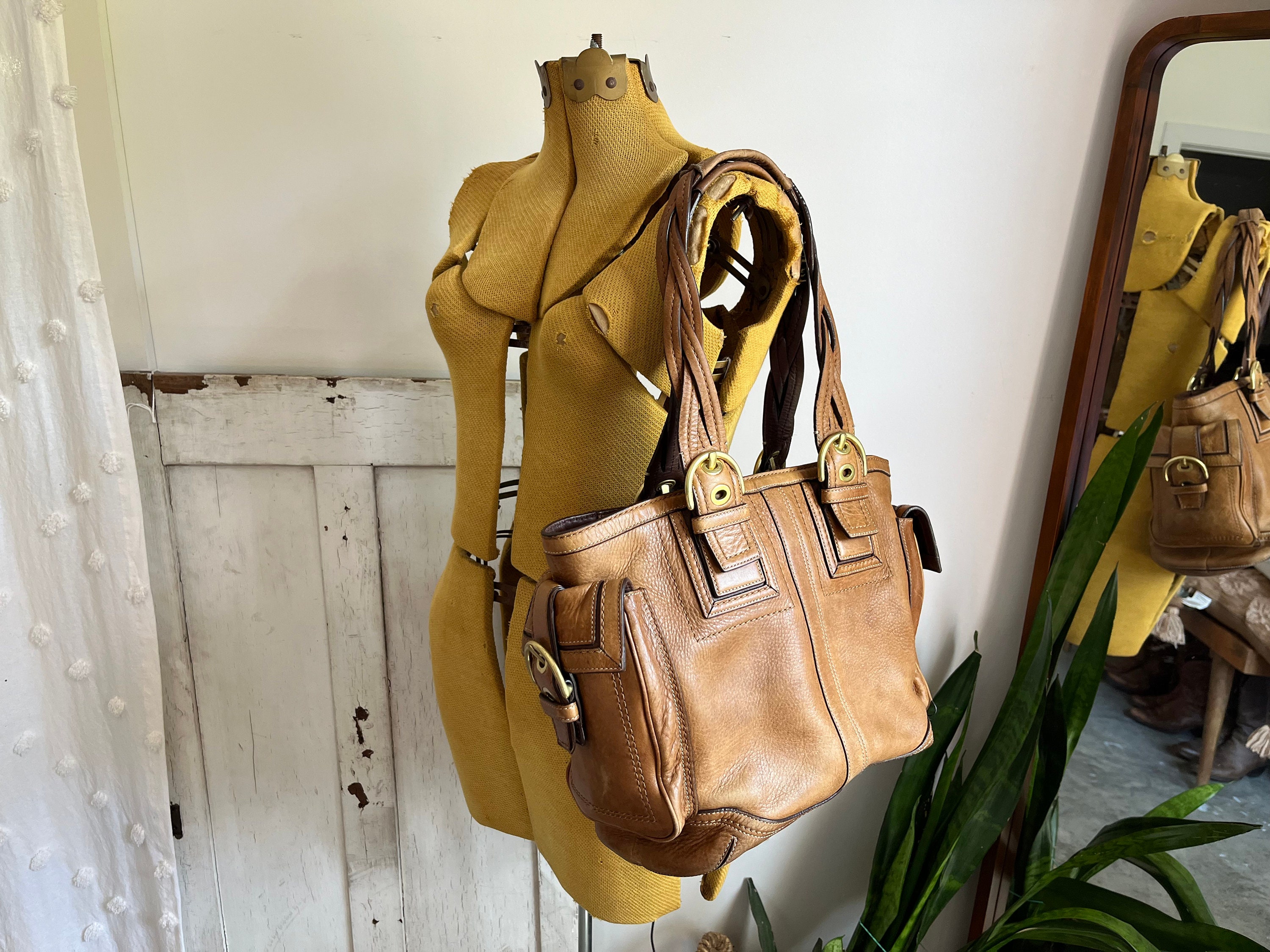 Vintage Y2K 2006 Coach #10049 Soho Mia Tote Bag in Tan With 