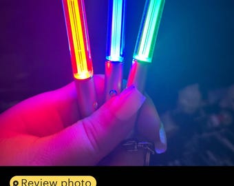 スターウォーズファンのためのライトセーバーLEDキーチェーン：赤、緑