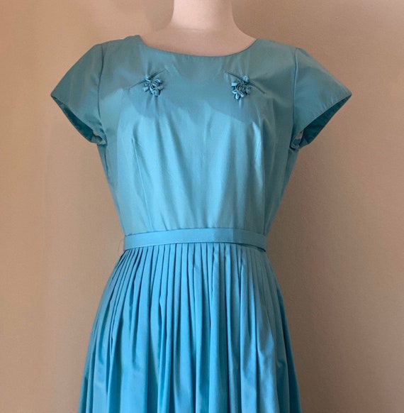 Vintage 1950s Housewife Fit and Flare Shirtwaist D