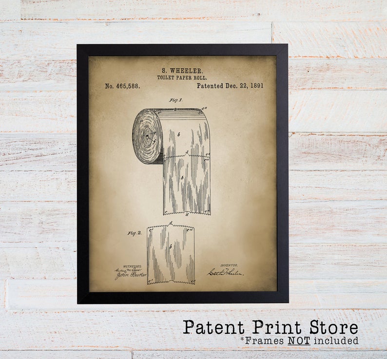 Op de afbeelding: Een vintage patenttekening voor een toiletpapierrol, die het ontwerp en de constructie van de rol laat zien. Het patentnummer is 465.588 en de patentdatum is 22 december 1891. De tekening is in zwart-wit en heeft een sepiatint.
