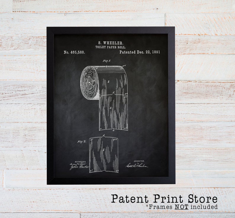 Op de afbeelding: Een zwart-witte vintage patenttekening van een toiletpapierrol. Het patent is getiteld "Toilet Paper Boll" en werd gepatenteerd op 22 december 1891. Het patentnummer is 465,588.