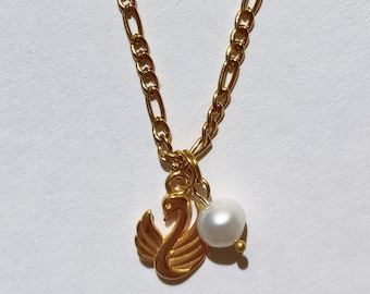 Collier chaîne cygne romantique, collier en acier inoxydable doré, pendentif conte de fées lac des cygnes, collier chaîne fine élégant avec perle d'eau douce