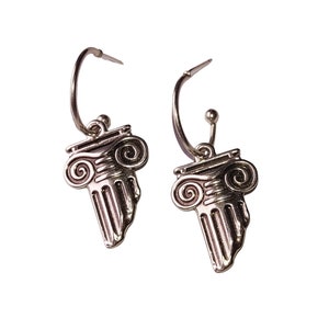 Boucles d’oreilles à colonne grecque, boucles d’oreilles de la mythologie grecque, boucles d’oreilles de l’Acropole d’Athènes, boucles d’oreilles à pilier ionique, demi-cerceaux de charme argenté