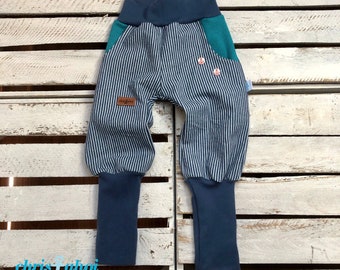 Ab 27 Euro: Knickerbocker Hose aus Jeans gestreift mit Tasche in dunkelblau