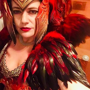 Steampunk feather epaulettes Red shoulder pieces Black wings LARP armour Cosplay outfit accessories Gladiator Halloween costume