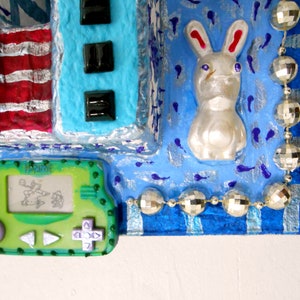 tableau en recyclage transformer et lapins crétins peinture et mosaïque en volume image 5