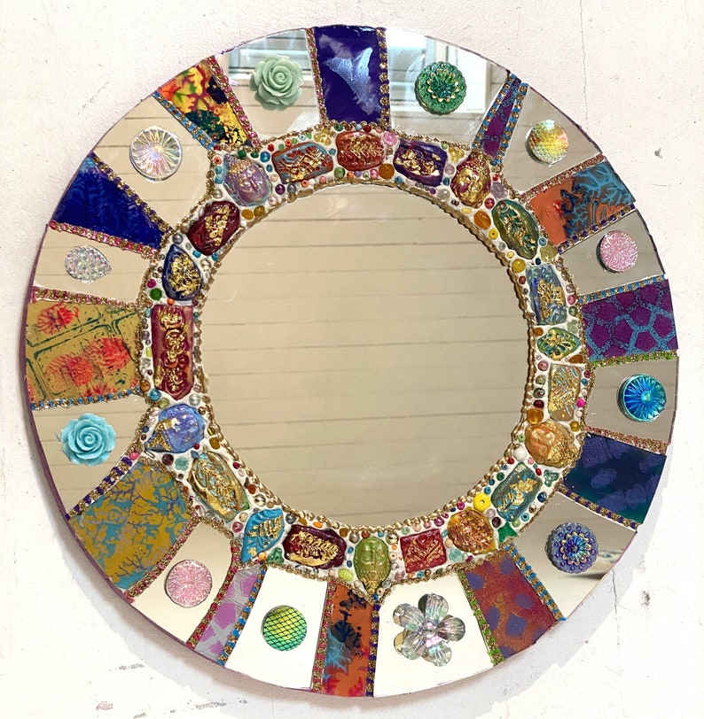 miroir mosaïque de verre Traces 7 papillon 60 X 45 cm en verre peint et céramique-émaux perles-décoration en couleurs diam 39 cm