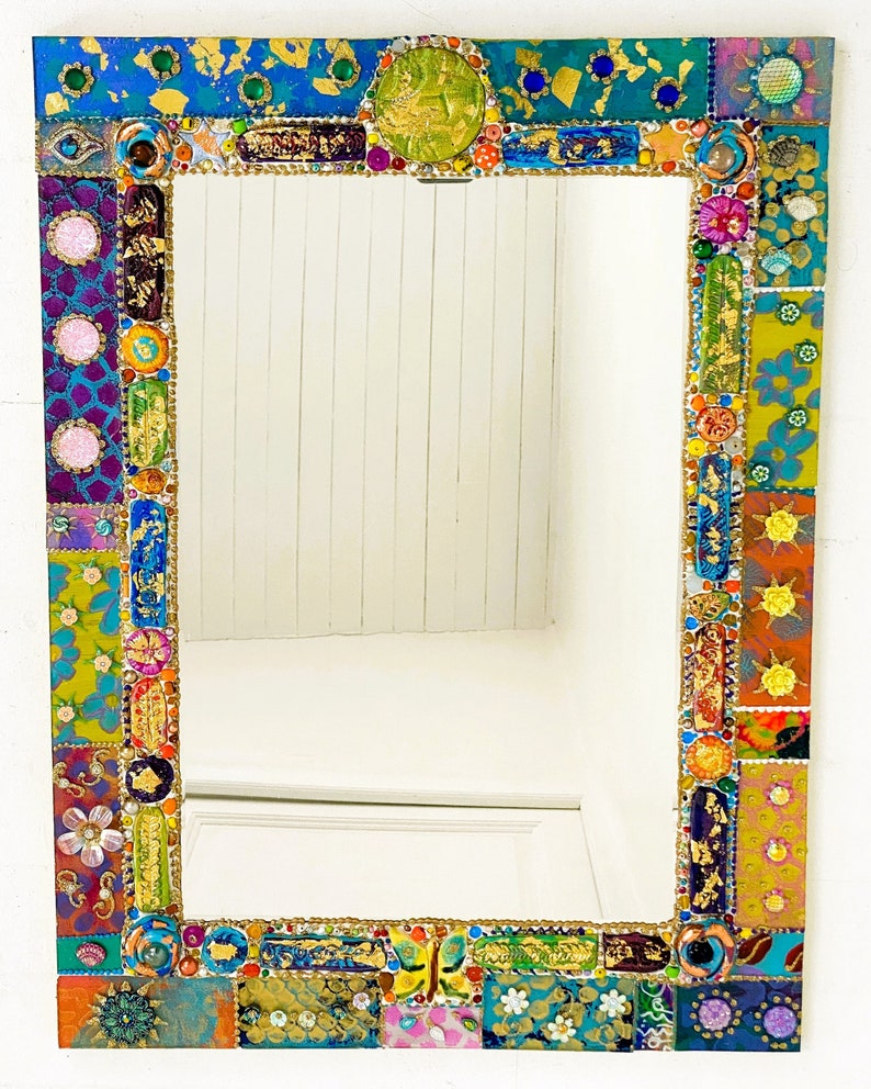 miroir mosaïque de verre Traces 7 papillon 60 X 45 cm en verre peint et céramique-émaux perles-décoration en couleurs 60 X 45 cm cm