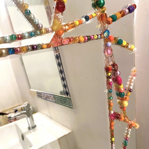 miroir mosaïque vitrail" Gaudi 2" miroir et perles multicolores 45 X 60 cm décoration murale