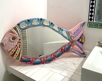 miroir mosaïque poisson mural "poisson Versailles"  75 X 38 cm unique design en mosaïque et peinture