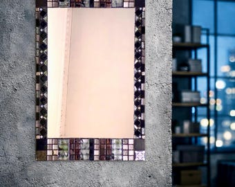 Espejo rectangular negro y plateado, diseño de mosaico de cerámica y vidrio: pieza única para decoración de interiores.