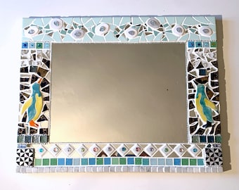 miroir mosaïque et céramique "glacier aux pingouins" 46 X 58 cm  décoration murale en blanc et bleus