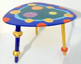 table vintage "galaxie bleue "3 pieds compas et boules or et de couleurs pièce unique