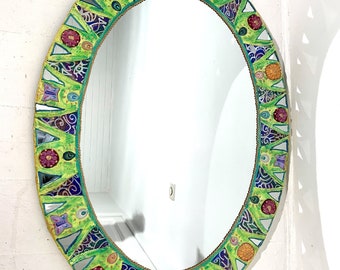 miroir ovale mosaïque de verre et peinture "la prairie "  76 x 57 cm