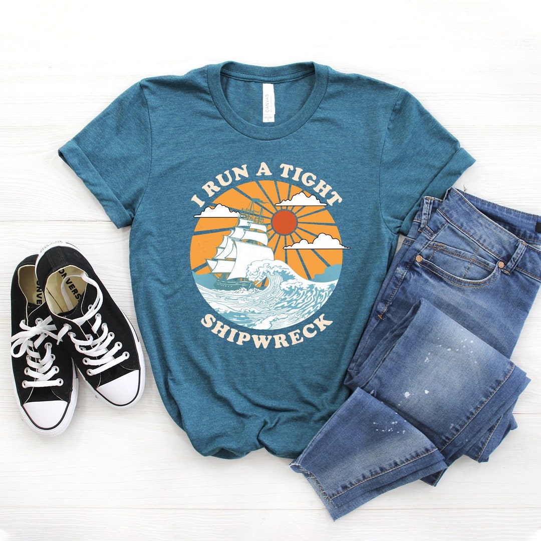 Funny Mom Life T-shirt Mom Shirt I Run A Tight Shipwreck - Etsy