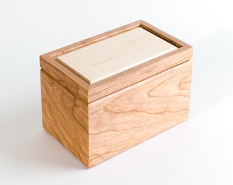Large Keepsake Memory Box - Personalized - Cherry with Maple wood
