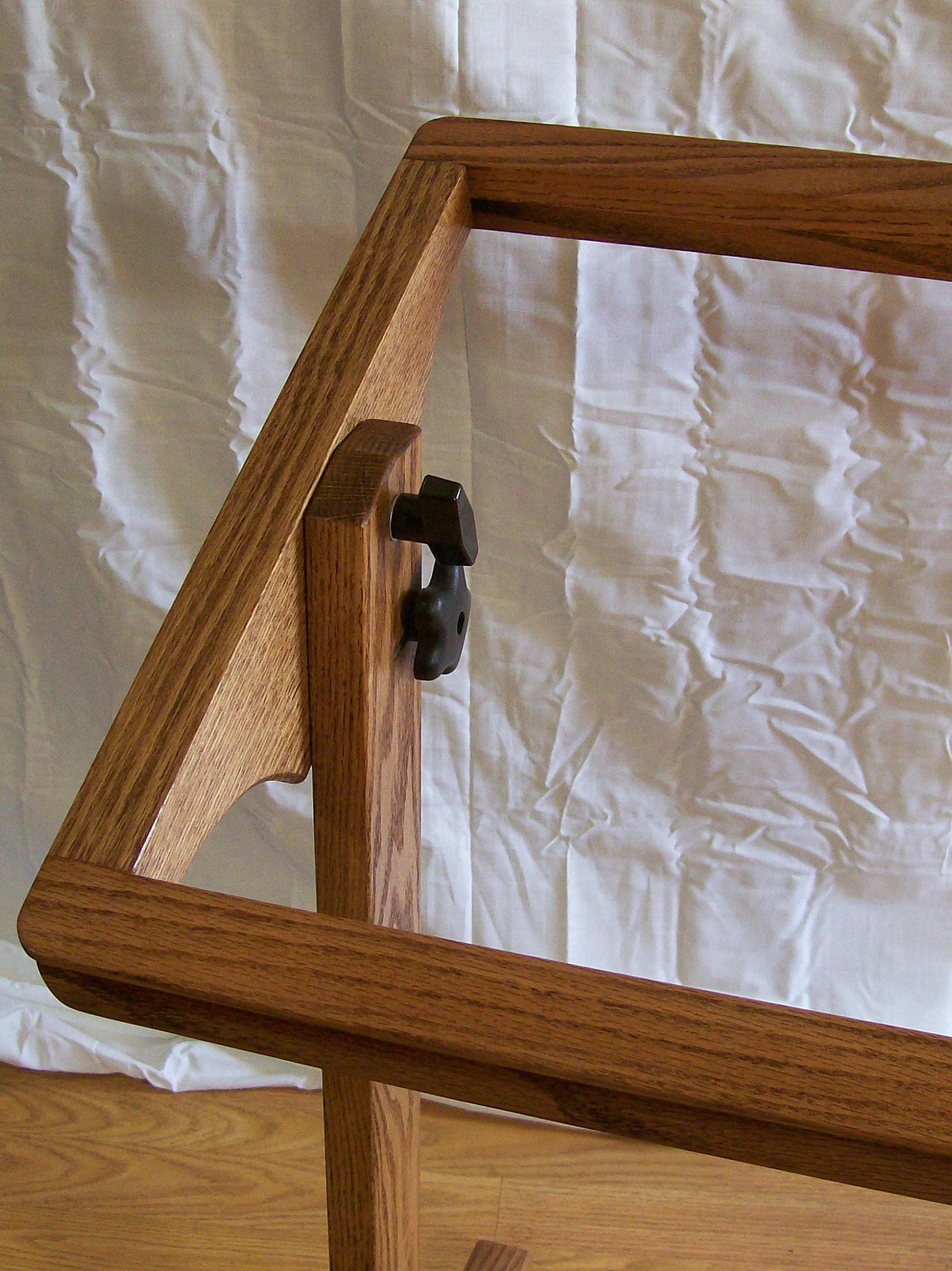 Quilt Frame Love - 4--rail-system - Oak - Amish hand-quilting with