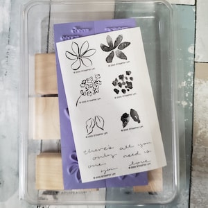 Set Stampin' Up 2006 Retraité – Poses peintes en deux étapes Stampin' Up – Set de 8 tampons avec blocs de montage en bois et étui en plastique