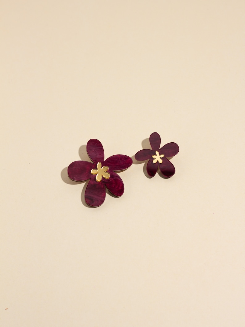 A pair of plum purple acrylic statement flowers earrings in size small and Large.