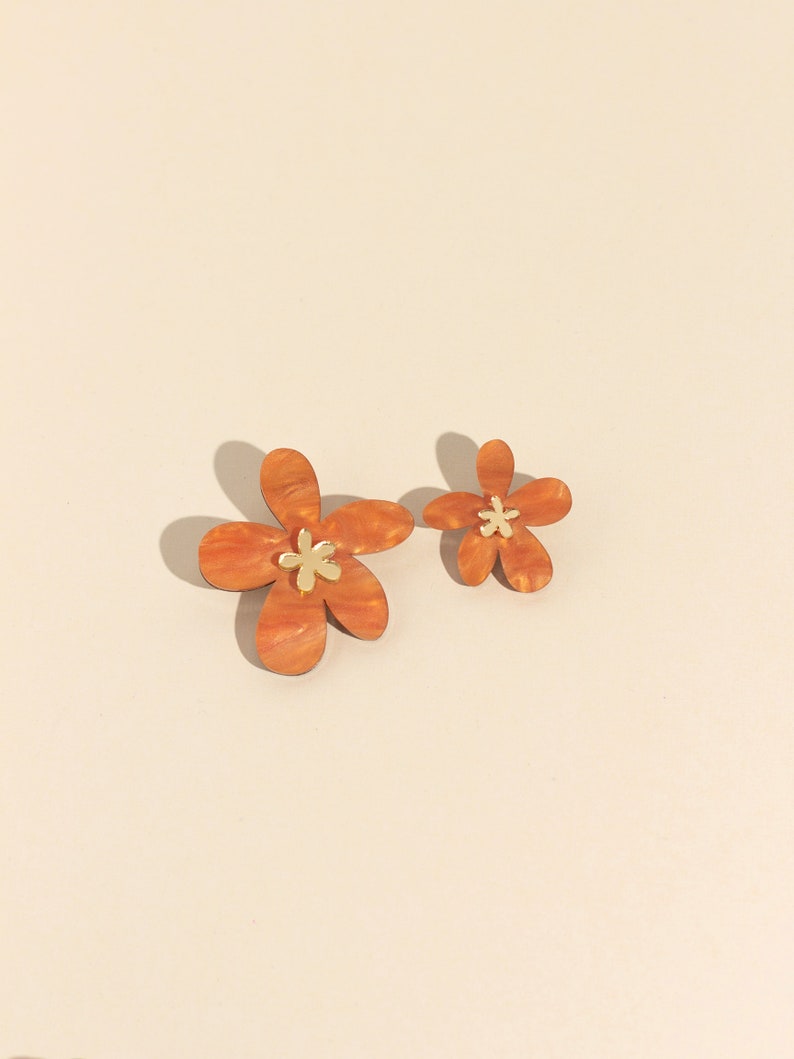 Orange Daisy Earrings, Acrylic Statement Homemade Jewelry, Flower cottagecore earrings zdjęcie 2