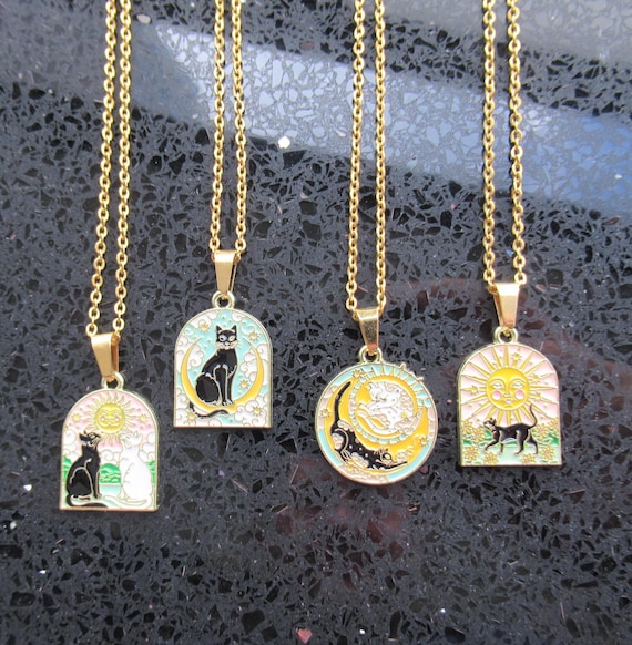 Collana uomo donna scamosciata con mano di Fatima in metallo color