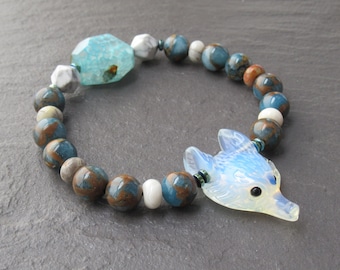 Hand-Carved Agate Wolf Bracelet: Boho Gemstone Jewelry
