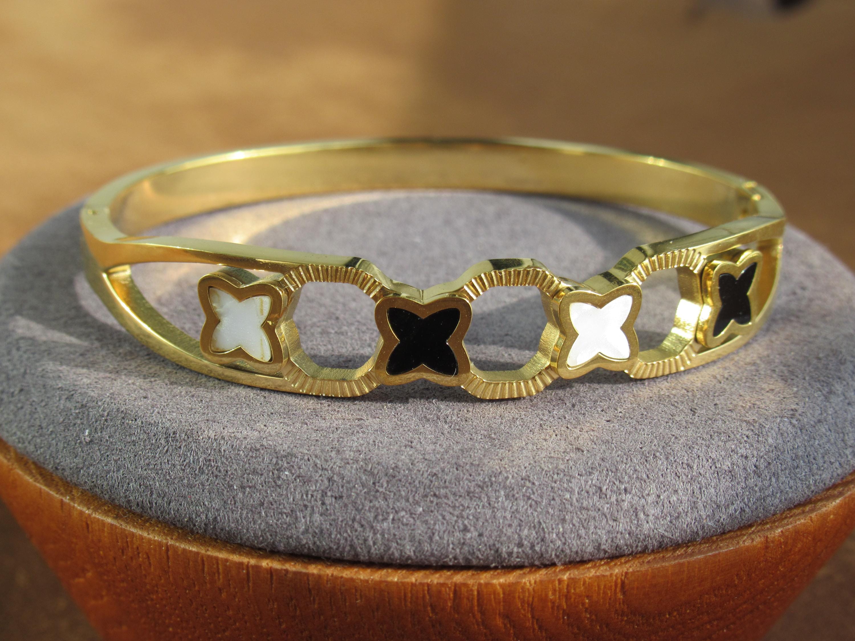 四つ葉のクローバーバングル：18Kゴールドまたはシルバーのステンレス