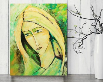Puede incluir: Una pintura de una mujer con el pelo largo y rubio. El rostro de la mujer está pintado en un estilo realista, con una paleta de colores suaves y apagados. El fondo es una mezcla de verde y amarillo.