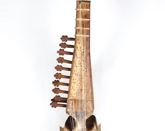 Rubab antiguo, instrumento musical folclórico afgano tallado en madera con incrustaciones, de 68,5 cm de largo.