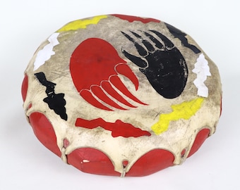Tambor de mano de cuero crudo nativo americano con diseño de pata de oso y rueda medicinal, 33 cm de diámetro.