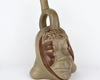 Escultura de cabeza de cerámica peruana vintage de 28 cm (11 pulgadas) con pico de estribo estilo Moche.