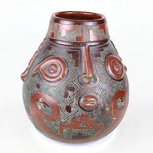 Marivaldo signerad brasiliansk konstkeramikvas - 23 cm antropomorf keramik - Marajoara-inspirerat Amazonas ansiktskärl