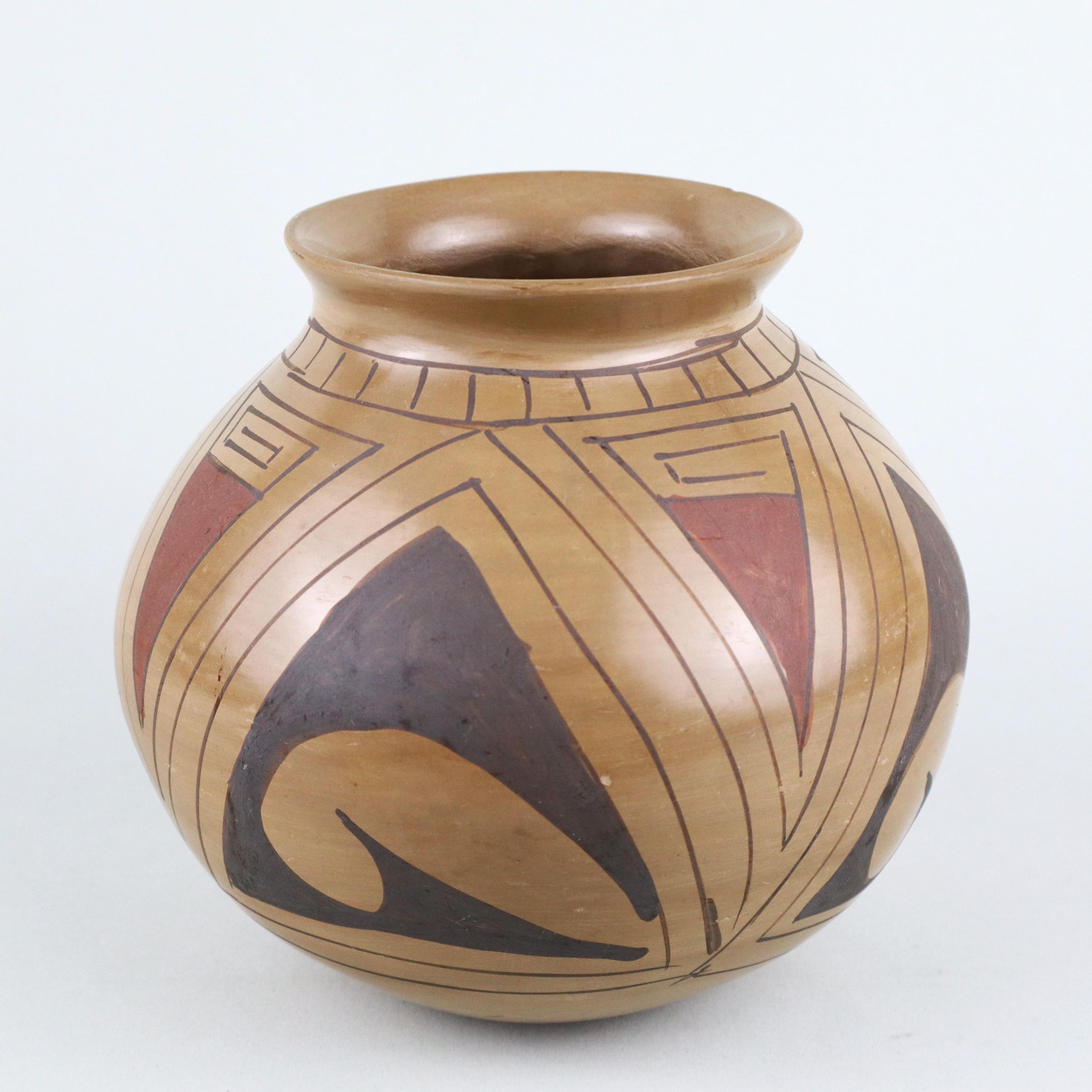 Mata Ortiz Art Pottery by Nicolas Silviera Signed, 6.25 Inches in