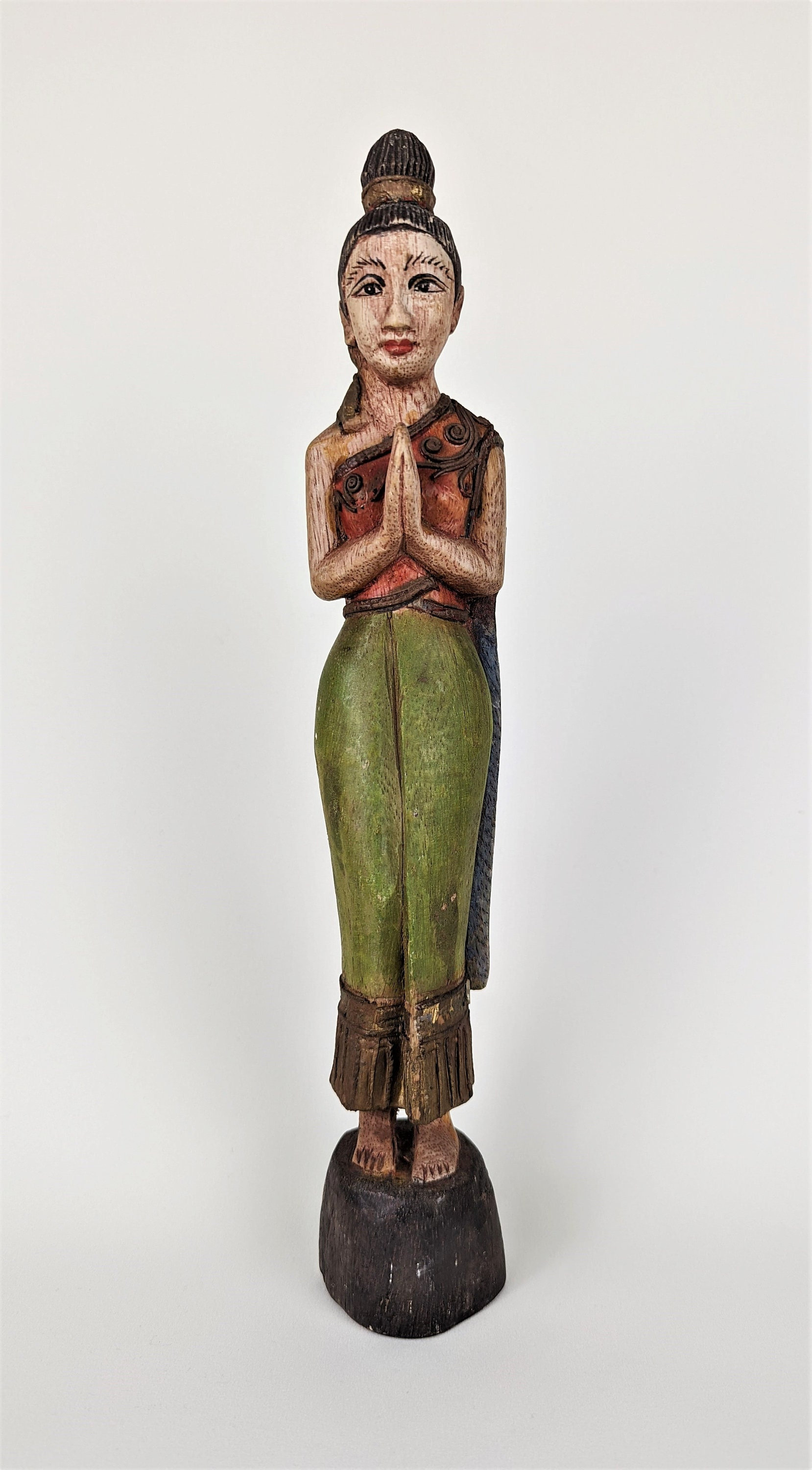 サワディー人形 アジアン家具 木彫り像 全高約77cm サワディー人形 アジアン家具 木彫り像 全高約77cm - メルカリ