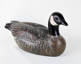 Señuelo de ganso canadiense tallado en madera por Bob Bolle, firmado por Big Sky Carvers, medallón de premio de 1992, 16 pulgadas.