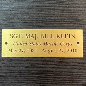 Gepersonaliseerde 3" x 1" gouden metalen plaat met schroeven, op maat gegraveerd voor vlaggendoos, artwork, huisdiermonument, frame, taxidermie, urn, geschenken