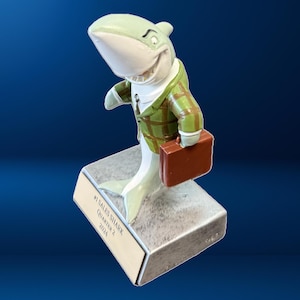 ¡Celebre el éxito! Premio de tiburón cabezón de 5 1/2" ~ Perfecto para reconocer las ventas y el trabajo en equipo