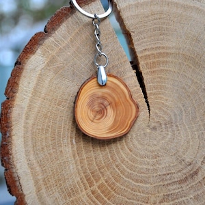 handmade keychain made out of juniper wood, beautiful and simple wooden gift, handmade keychain made with love and care.
