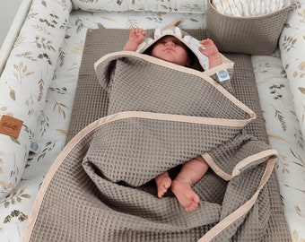 Serviette bébé avec capuche - avec des oreilles / Cape de bain  / Beige foncé noisette Boho / Piqué de coton gaufré / bébé emmailloter