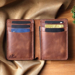 Personalized Leather Vertical Wallet Gift / Brown Leather Card Holder / Engraved Leather Slim Bifold Wallet Men / Groomsmen Gift