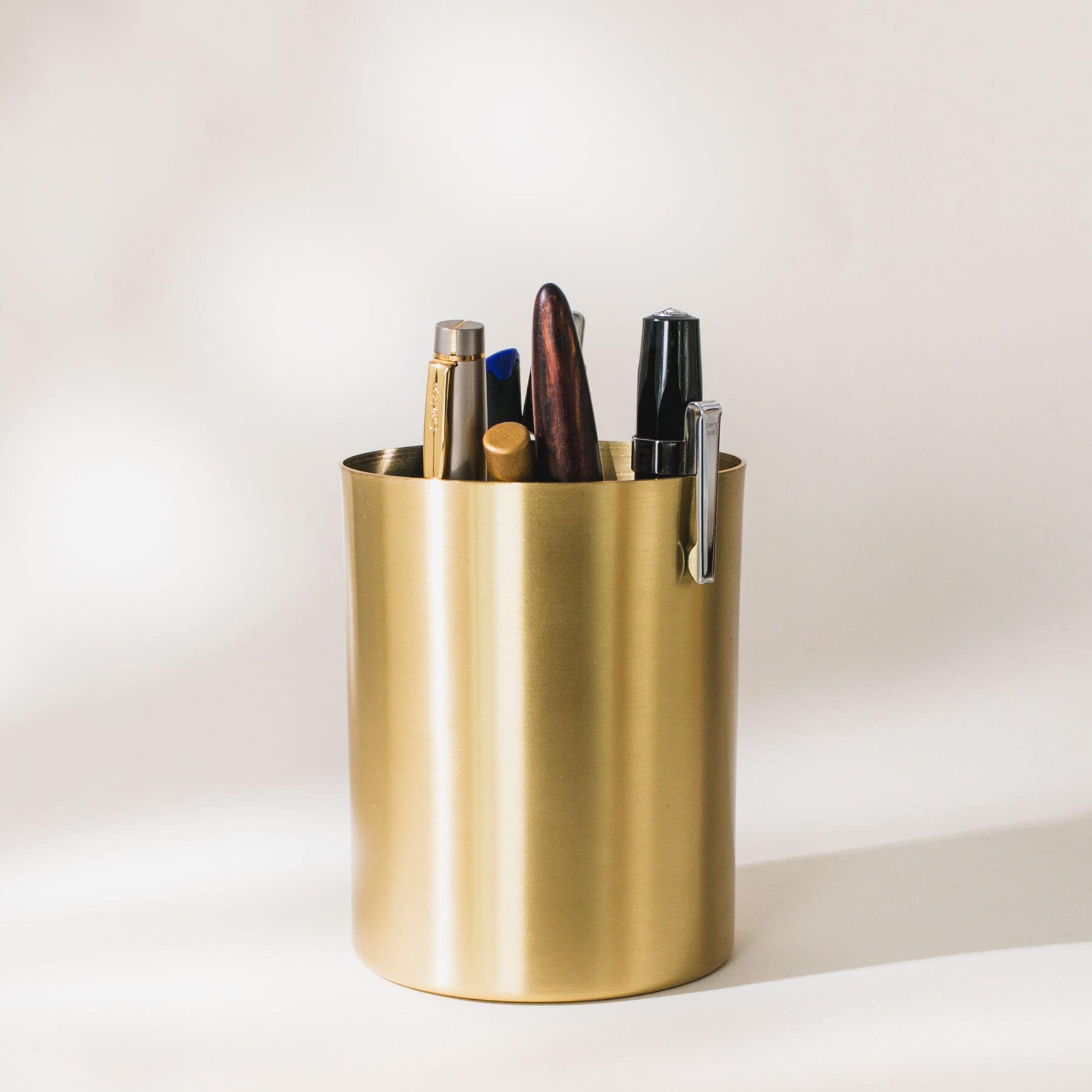 Gold 2024 pen holder