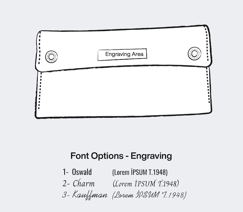 Puede incluir: Un dibujo en blanco y negro de una cartera con una solapa y dos ojales. El texto "Engraving Area" est&aacute; en una etiqueta en la solapa. El texto debajo de la imagen dice "Font Options - Engraving" y enumera tres opciones de fuente con sus nombres y familias de fuentes: Oswald (Lorem IPSUM T.1948), Charm (Lorem IPSUM T.1948) y Kauffman (Lorem IPSUM 7.1948).