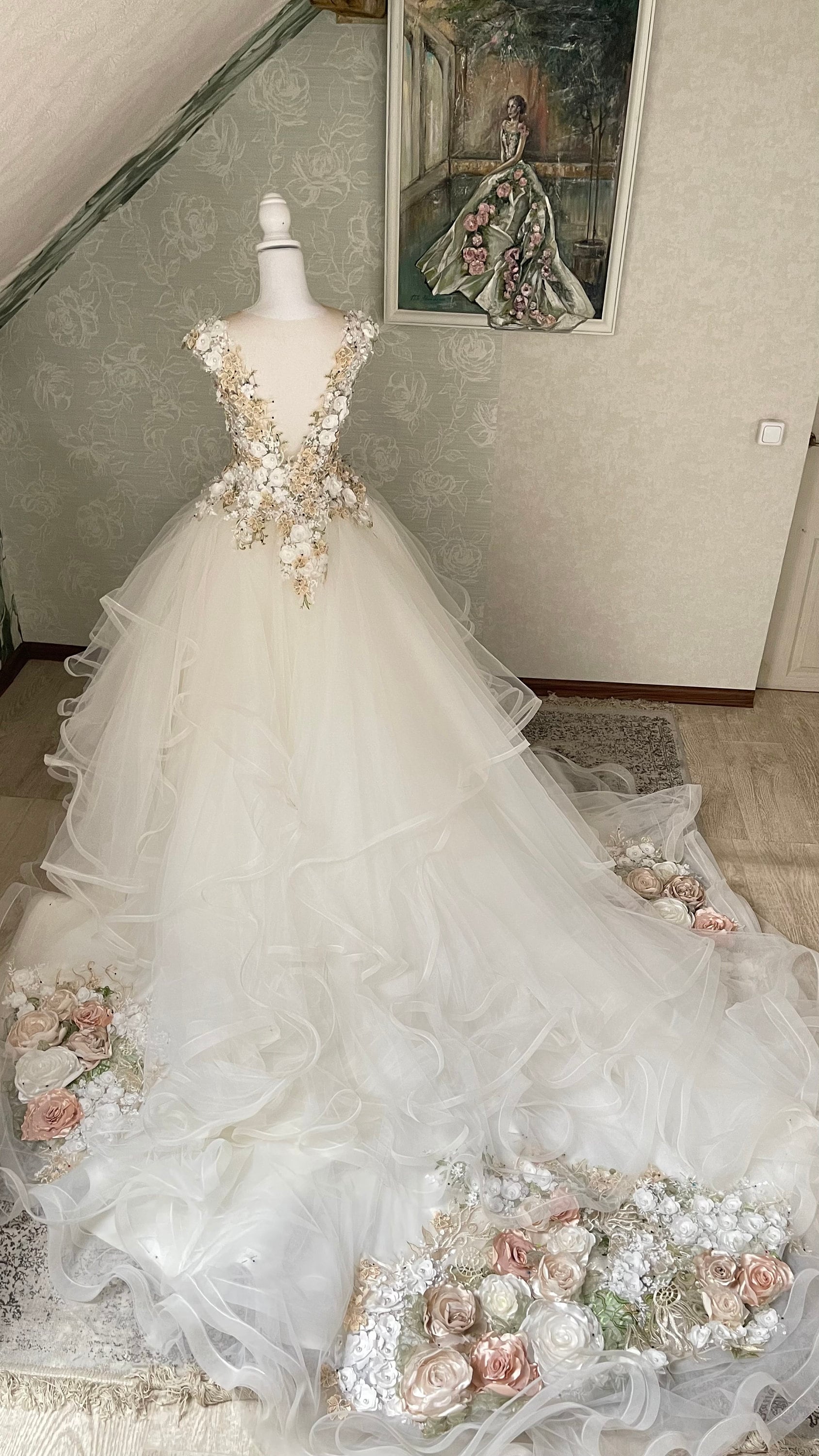 Off White Fairytale Wedding Dress With Golden Embroidery and Roses. - Etsy  Finland