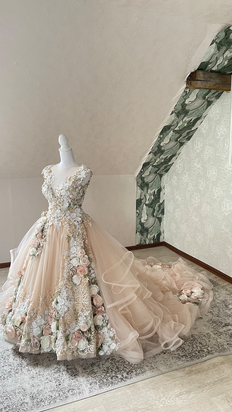 Ivory/blush pink bridal floral dress Inga Ezergale design Rose Collection. image 7