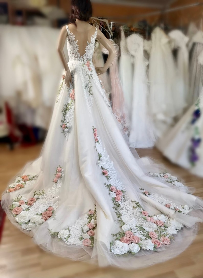 Off White/light Ivory Wedding Dress With Roses Inga Ezergale - Etsy